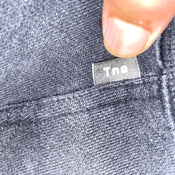 COPY - ARITZIA PERFECT HOODIE - Picture 3 of 3